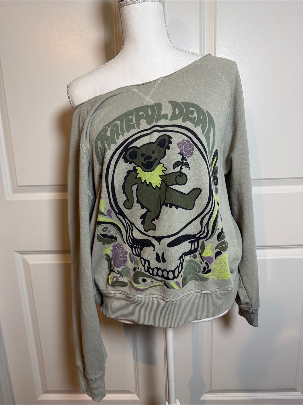 Grateful Dead Off-Shoulder Bear Graphic Sweatshirt - Sage & Lime Y2K